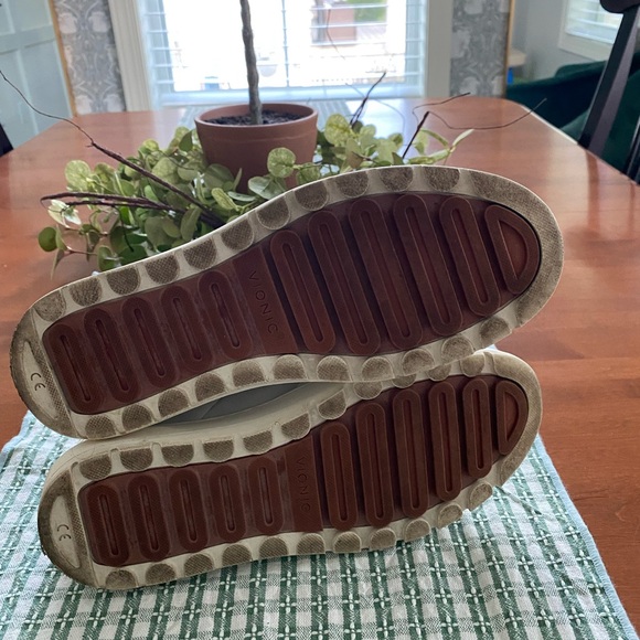 Vionic Sneaks - Picture 6 of 7